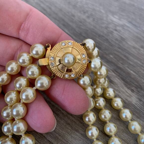 Vintage Mallorca Jewelry The First Lady Collection 3 Strand Faux Pearl Necklace - Picture 4 of 7